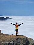 Série Pedra da Gávea | Parte 1

A mesma montanha. Uma experiência completamente diferente.

Há dias em que a Pedra da Gávea parece flutuar sobre um oceano de nuvens. Em outros, revela o horizonte, a cidade e o mar. O caminho é o mesmo, mas a natureza nunca repete o espetáculo.

É por isso que subir a Pedra da Gávea é descobrir qual paisagem ela decidiu revelar naquele dia.

E você, qual versão da Pedra da Gávea gostaria de conhecer? ⛰️☁️

#riomontanha #riodejaneito #pedradagavea #trakking #hiking