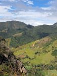 Olha aí o Vale dos Três Picos! 

⛰️ 65 mil hectares de Mata Atlântica preservada, trilhas sensacionais e paisagens que ficam na memória.

Foca nos três picos! 👊🏼

#RioMontanha #ValeDosTrêsPicos #Ecoturismo #TrilhaBrasil #trekking